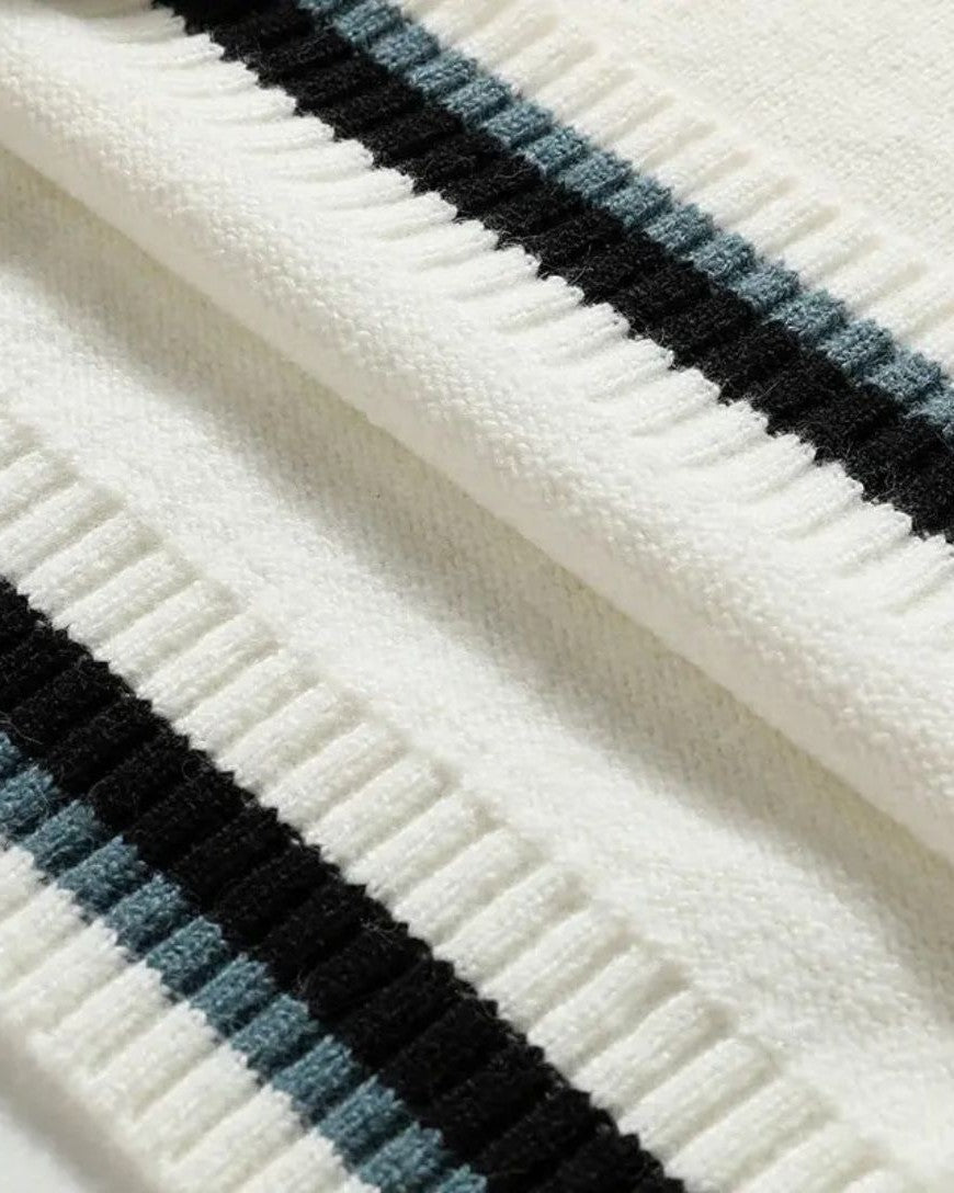 Prudencio | Jersey negro con cuello de pico