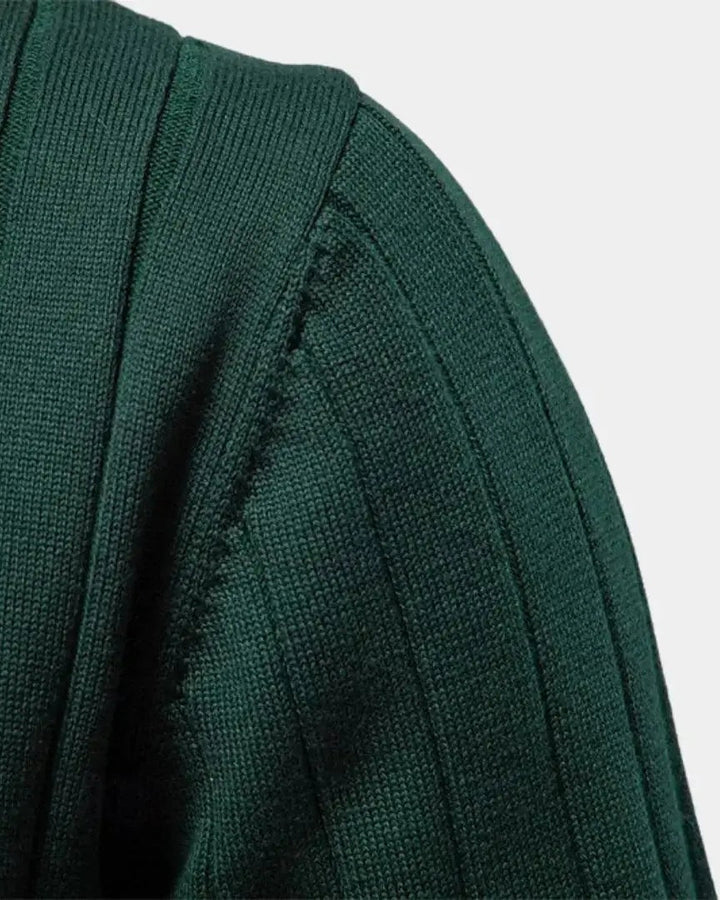 Quintín | Cárdigan verde con cuello de pico y botones