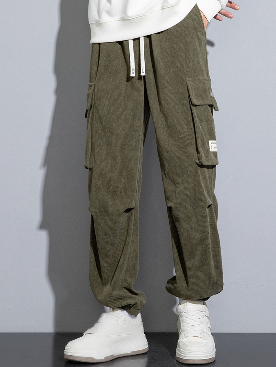 Venancio | Pantalón jogger de pana con bolsillos cargo