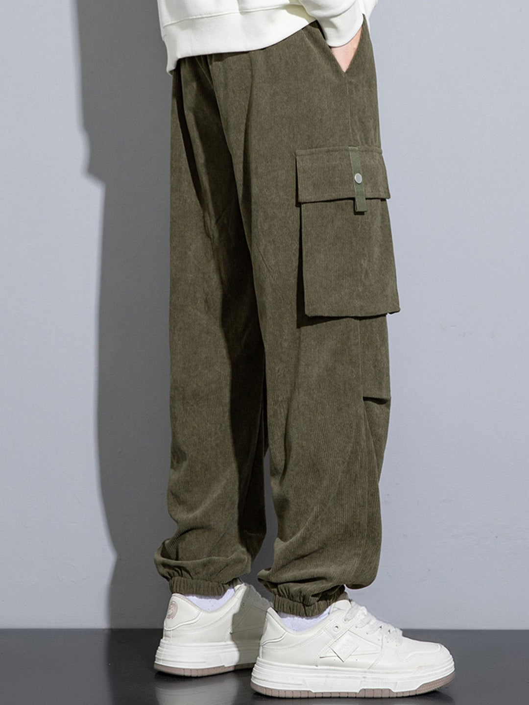 Venancio | Pantalón jogger de pana con bolsillos cargo