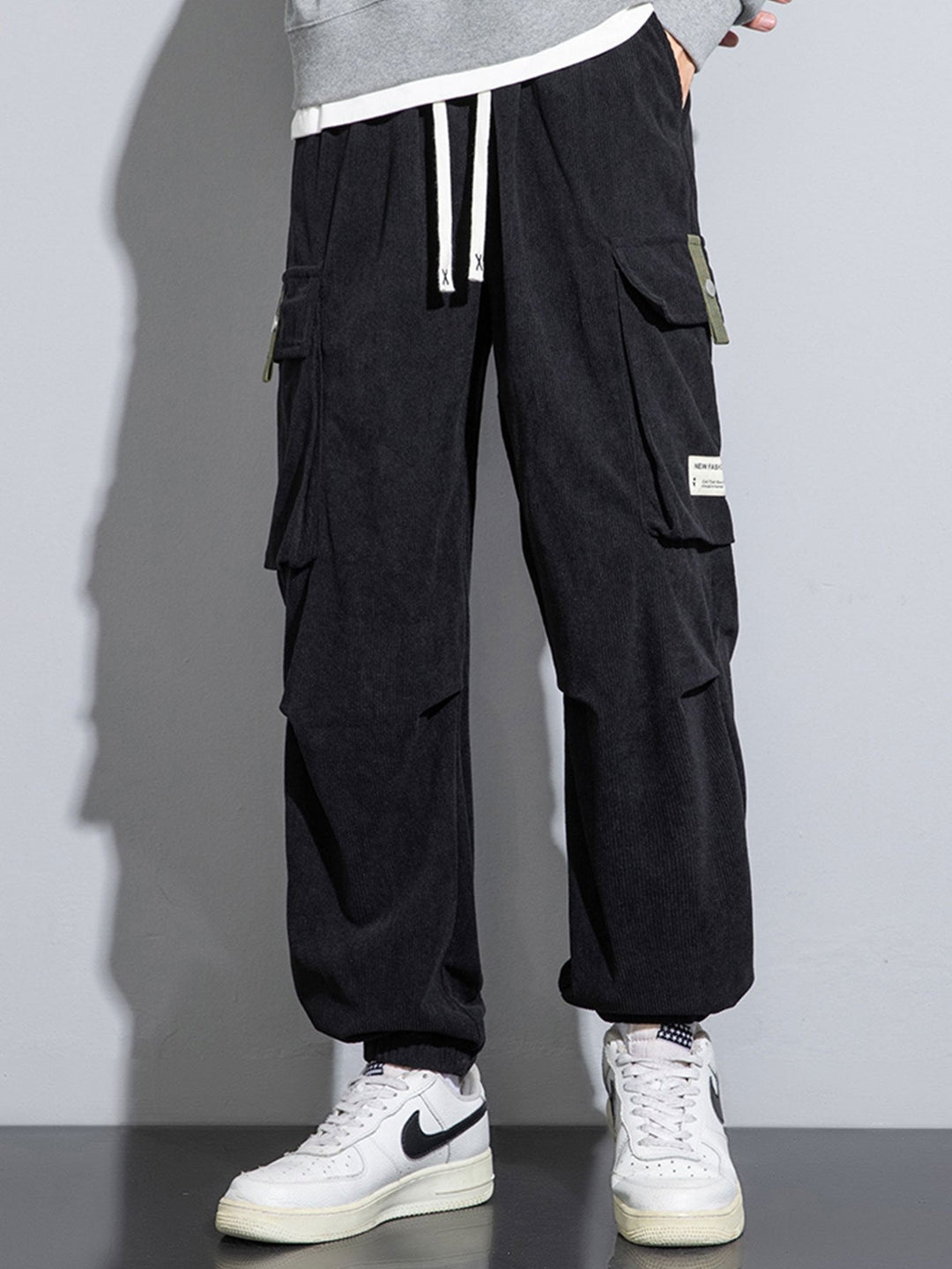 Venancio | Pantalón jogger de pana con bolsillos cargo