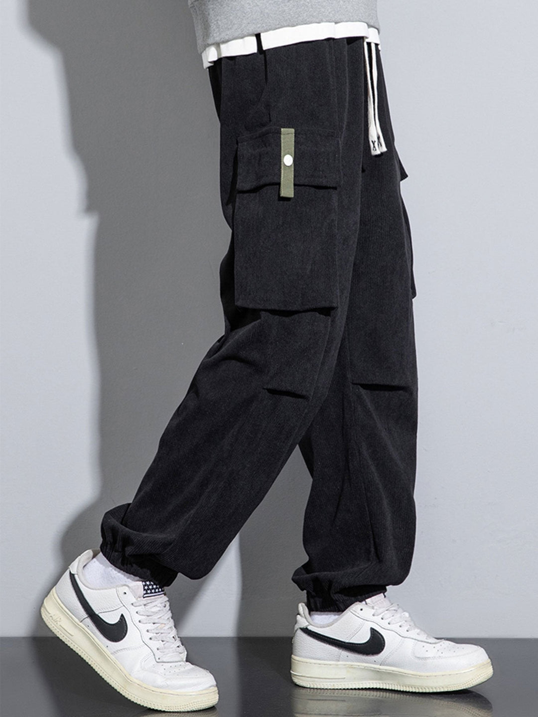 Venancio | Pantalón jogger de pana con bolsillos cargo